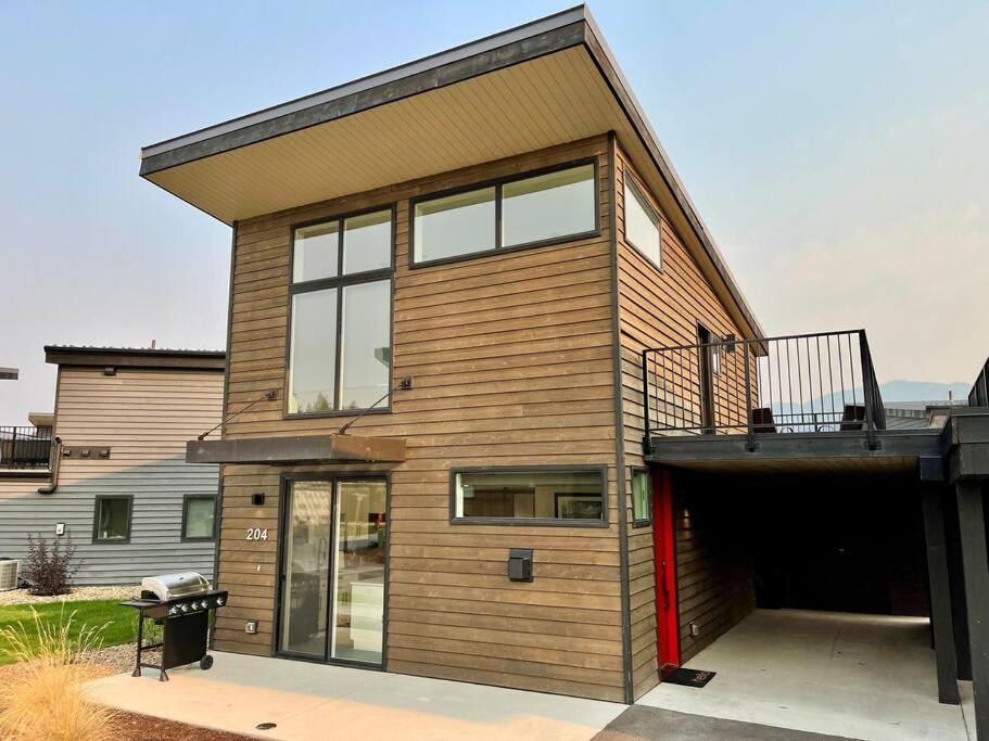 Brand New Upscale Home- Best Location! 와이트피쉬 외부 사진