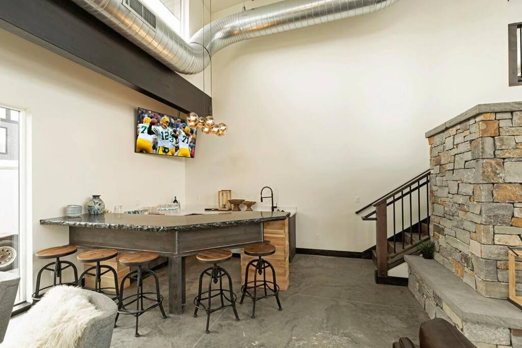 Brand New Upscale Home- Best Location! 와이트피쉬 외부 사진