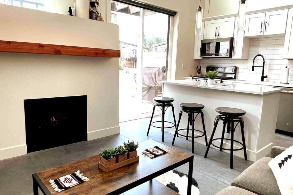 Brand New Upscale Home- Best Location! 와이트피쉬 외부 사진