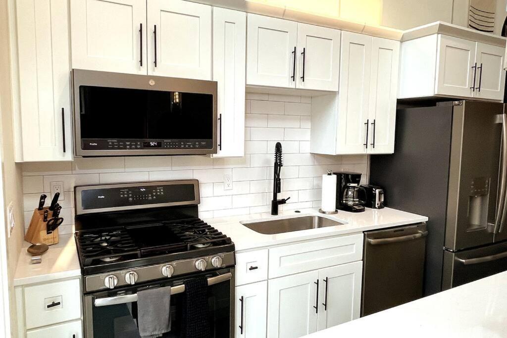 Brand New Upscale Home- Best Location! 와이트피쉬 외부 사진