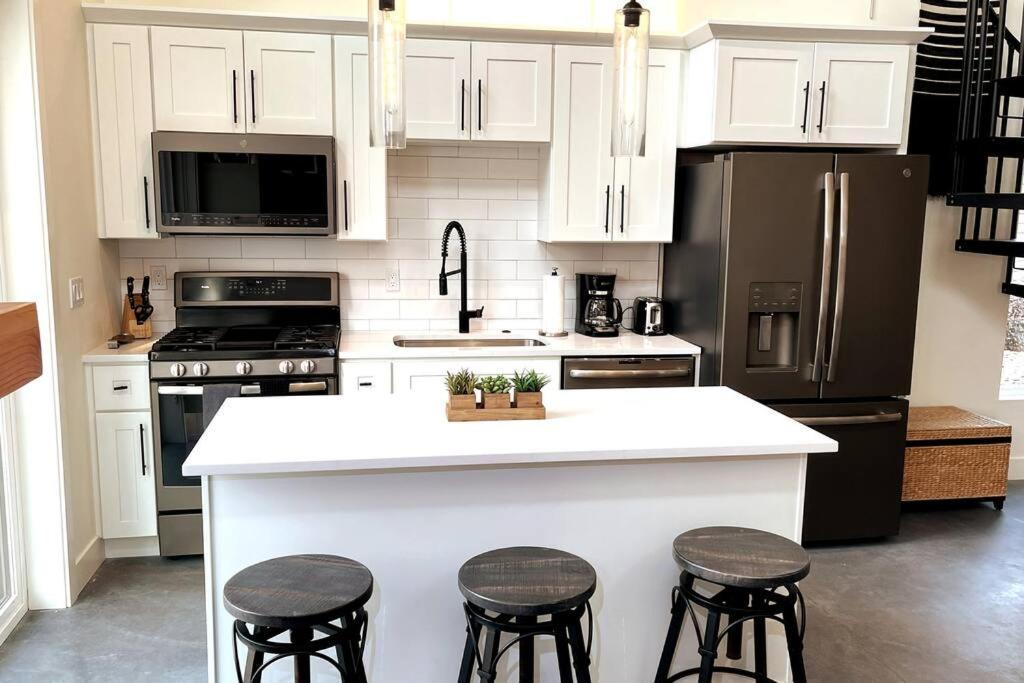 Brand New Upscale Home- Best Location! 와이트피쉬 외부 사진